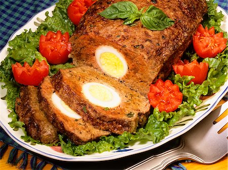 simsearch:846-03164324,k - SLICED MEATLOAF WITH HERBS AND HARD BOILED EGG IN CENTER Stock Photo - Rights-Managed, Code: 846-03164404