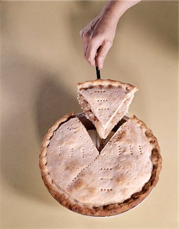 pie - 1970s HAND SERVING WEDGE SLICE OF APPLE PIE Stock Photo - Rights-Managed, Code: 846-03164491