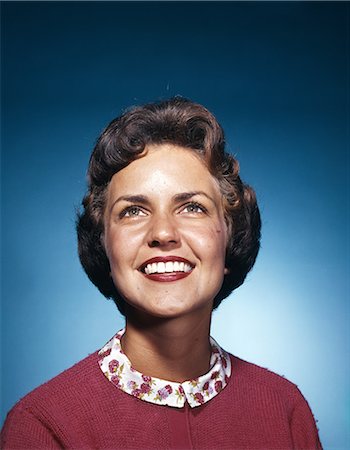 1960s SMILING WOMAN LOOKING UP STUDIO Foto de stock - Con derechos protegidos, Código: 846-03164513