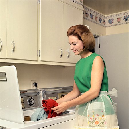 1970s WOMAN HOUSEWIFE HOMEMAKER WEARING APRON LOADING LAUNDRY INTO WASHING MACHINE Stock Photo - Rights-Managed, Code: 846-03164624