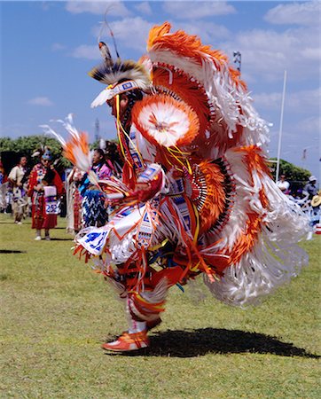 south west - POW WOW NATIVE AMERICANS HOLD COMPETITION AT ARIZONA STATE UNIVERSITY TEMPE ARIZONA Foto de stock - Con derechos protegidos, Código: 846-03164674