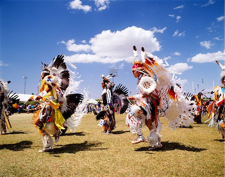 south west - POW WOW NATIVE AMERICANS HOLD COMPETITION AT ARIZONA STATE UNIVERSITY TEMPE ARIZONA Foto de stock - Con derechos protegidos, Código: 846-03164677