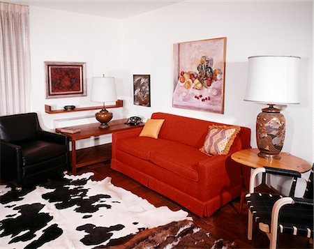 simsearch:846-03164701,k - 1960s LIVING ROOM SOFA COUCH LEATHER CHAIR ANIMAL SKIN AREA RUG Foto de stock - Con derechos protegidos, Código: 846-03164672