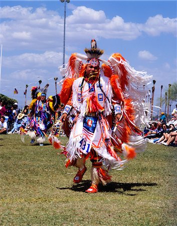 south west - POW WOW NATIVE AMERICANS HOLD COMPETITION AT ARIZONA STATE UNIVERSITY TEMPE ARIZONA Foto de stock - Con derechos protegidos, Código: 846-03164673