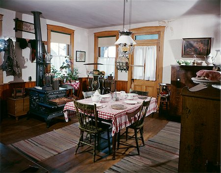 simsearch:846-03164687,k - 1890s TURN OF THE CENTURY FARM KITCHEN MUSEUM INTERIOR LANDIS VALLEY PENNSYLVANIA USA Foto de stock - Direito Controlado, Número: 846-03164685