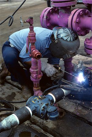 pipe oil - MAN WELDING INDUSTRIAL PIPES Stock Photo - Rights-Managed, Code: 846-03164770