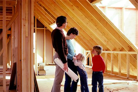 FAMILY HOME UNDER CONSTRUCTION Foto de stock - Direito Controlado, Número: 846-03164795