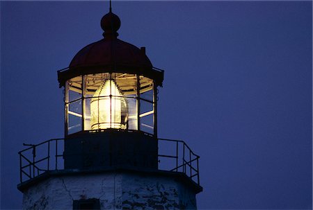 revolving - CLOSE-UP OF LENS ROOM AND TOP OF LIGHTHOUSE TOWER SANDY HOOK, NEW JERSEY Stock Photo - Rights-Managed, Code: 846-03164901