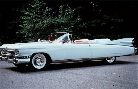 simsearch:846-02794840,k - 1959 WHITE CADILLAC ELDORADO BIARRITZ CONVERTIBLE AUTOMOBILE SIDE VIEW Stock Photo - Rights-Managed, Code: 846-03164938