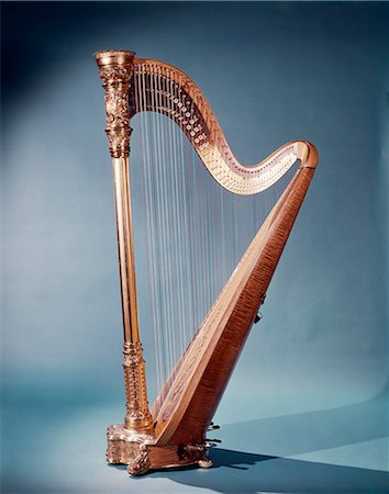 plucking - GOLDEN FREE STANDING MUSICAL HARP Stock Photo - Rights-Managed, Code: 846-03165051