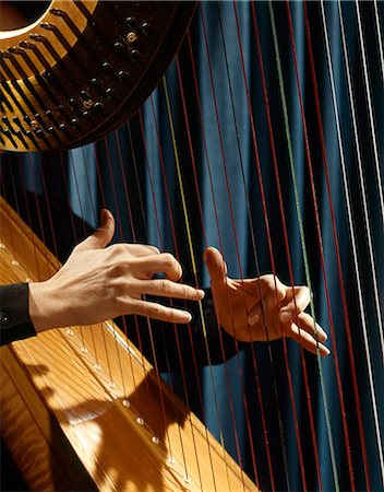 simsearch:846-03165060,k - 1960s CLOSE UP OF WOMAN'S HANDS PLAYING HARP PLUCKING STRINGS Stock Photo - Rights-Managed, Code: 846-03165052