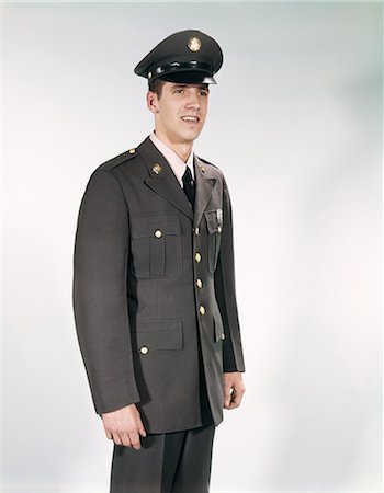 1960d PORTRAIT homme soldat souriant uniformes de l'armée Photographie de stock - Rights-Managed, Code: 846-03165073