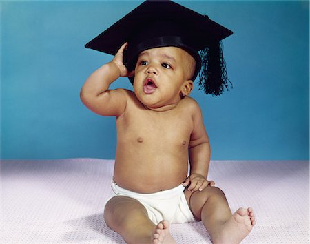 simsearch:846-03165977,k - 1960s AFRICAN-AMERICAN BABY WEARING DIAPER AND GRADUATION CAP MORTARBOARD EDUCATION Foto de stock - Con derechos protegidos, Código: 846-03165093