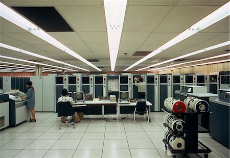 SALLE INFORMATIQUE DES ANNÉES 1970 Photographie de stock - Rights-Managed, Code: 846-03165146