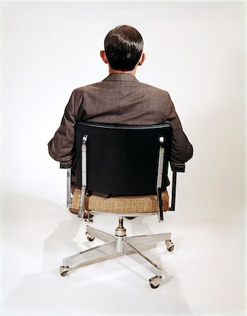 1960s BUSINESS MAN BACK VIEW SITTING IN OFFICE CHAIR Foto de stock - Con derechos protegidos, Código: 846-03165143