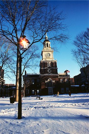 simsearch:846-03164651,k - 1970ER JAHRE UNABHÄNGIGKEIT HALL IM WINTER SCHNEE PHILADELPHIA, PA Stockbilder - Lizenzpflichtiges, Bildnummer: 846-03165189