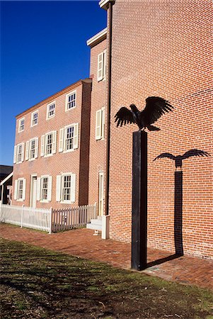 simsearch:846-03165219,k - EDGAR ALLEN POE HOUSE OÙ IL ÉCRIT LE CORBEAU PHILADELPHIE, PENNSYLVANIE Photographie de stock - Rights-Managed, Code: 846-03165222