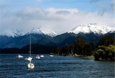 simsearch:846-03165304,k - BOATS ON LAKE TE ANAU NEW ZEALAND Foto de stock - Con derechos protegidos, Código: 846-03165276