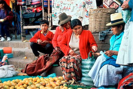 domenica mattina - PERU SACRED VALLEY OF INCAS QUECHUA FAMILY AT SUNDAY PISAC MARKET Fotografie stock - Rights-Managed, Codice: 846-03165401