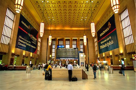 simsearch:846-03165219,k - PHILADELPHIE, PA TRAIN ANNEXE TABLEAU D'AFFICHAGE DANS 30TH STREET STATION Photographie de stock - Rights-Managed, Code: 846-03165506