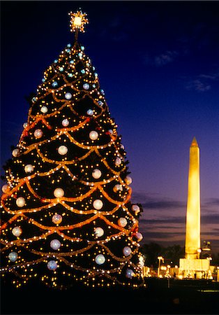 simsearch:846-03165309,k - WASHINGTON DC WASHINGTON MONUMENT AND NATIONAL CHRISTMAS TREE AT NIGHT Foto de stock - Direito Controlado, Número: 846-03165511