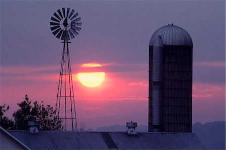 east coast states - AMISH FARM AT SUNRISE WITH WINDMILLS AND SILO, LANCASTER COUNTY PENNSYLVANIA Stock Photo - Rights-Managed, Code: 846-03165733