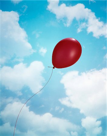 elio - SINGLE RED BALLOON BLUE SKY Fotografie stock - Rights-Managed, Codice: 846-03165782