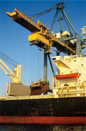 CLOSE-UP OF BULK SCRAP METAL BEING LOADED ONTO SHIP Stock Photo - Rights-Managed, Code: 846-03165921