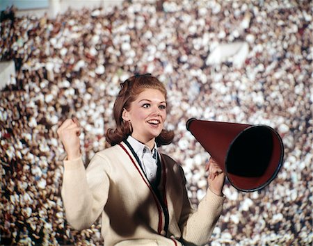 1960s WOMAN GIRL CHEERLEADER CHEERING RED MEGAPHONE SWEATER CROWD Foto de stock - Con derechos protegidos, Código: 846-03165973