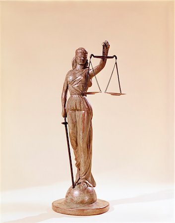 JUSTICE BLIND STATUE HOLDING SWORD AND SCALES Foto de stock - Con derechos protegidos, Código: 846-03166092