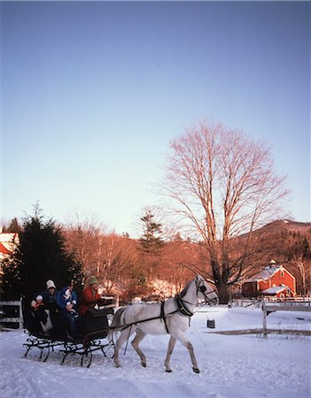 1980s FAMILY RIDING THROUGH SNOW IN HORSE DRAWN SLEIGH Stock Photo - Rights-Managed, Code: 846-03166191