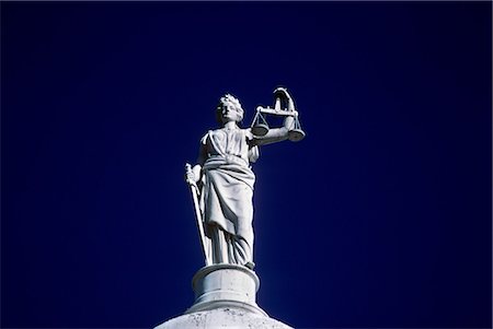 STATUE OF JUSTICE CITY HALL NEW YORK CITY NEW YORK Foto de stock - Con derechos protegidos, Código: 846-03163141