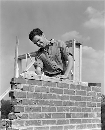 simsearch:846-03163297,k - 1940s MAN WORKING WITH LEVEL ON BRICK WALL CHIMNEY CONSTRUCTION Stock Photo - Rights-Managed, Code: 846-03163195