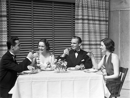 smoking woman - DEUX COUPLES D'ANNÉES 1930 TUXEDO TOAST DINNER PARTY Photographie de stock - Rights-Managed, Code: 846-03163295