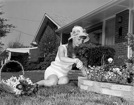 flowers vintage - 1960s WOMAN GARDEN HAT Stock Photo - Rights-Managed, Code: 846-03163325