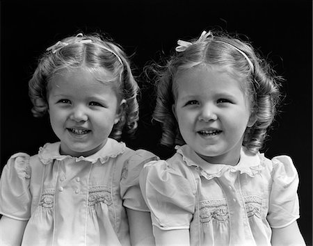 simsearch:846-02794453,k - 1930s TWO GIRLS SMILING Stock Photo - Rights-Managed, Code: 846-03163460