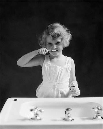1930s CHILD BRUSHING TEETH TOOTHBRUSH Stock Photo - Rights-Managed, Code: 846-03163514