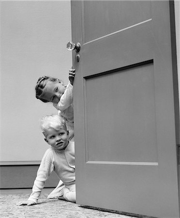 1940s CHILDREN PEERING AROUND DOOR Stock Photo - Rights-Managed, Code: 846-03163609