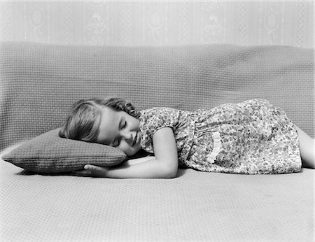 photography figure girls - 1940s CHILD SLEEPING ON PILLOW Stock Photo - Rights-Managed, Code: 846-03163616