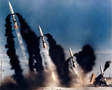 1960s FIRST LANCE ROCKETS FIRING FROM LIGHTWEIGHT LAUNCHER Foto de stock - Con derechos protegidos, Código: 846-03163628