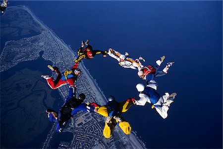 retro parachute - SKY DIVERS FORMING CIRCLE HOLDING HANDS Stock Photo - Rights-Managed, Code: 846-03163676