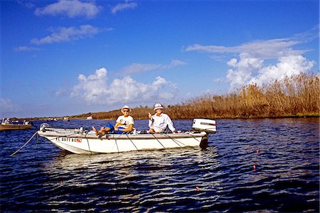 simsearch:846-03164909,k - COUPLE EN BATEAU PÊCHE RIVIÈRE KISSIMMEE FLORIDA Photographie de stock - Rights-Managed, Code: 846-03163672