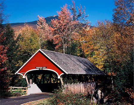 SCENIC AUTOMNE DE DANS L'HÉMISPHÈRE NORD PONT COUVERT FRANCONIA NOTCH FLUME Photographie de stock - Rights-Managed, Code: 846-03163751