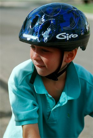 simsearch:846-05646643,k - 1990s BOY WEARING BICYCLE HELMET Foto de stock - Direito Controlado, Número: 846-03163820