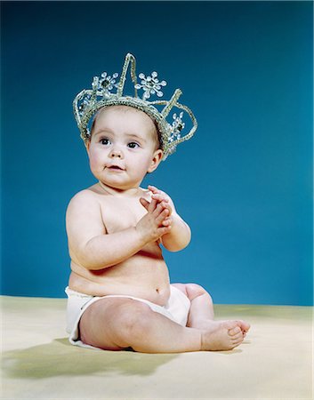 1960s SMILING BABY WEARING RHINESTONE QUEENS CROWN TIARA PRINCESS Stock Photo - Rights-Managed, Code: 846-03163880