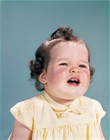 1950s 1960s SMILING BABY HEAD SHOULDERS OPEN MOUTH SHOWING TWO NEW TEETH GUMS TEETHING Fotografie stock - Rights-Managed, Codice: 846-03163907