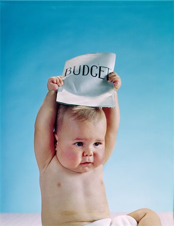 1960s BABY HOLDING BUDGET SIGN ABOVE HIS HEAD Foto de stock - Direito Controlado, Número: 846-03163972