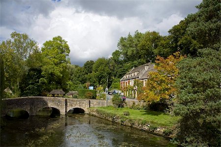 Hôtel Swan et rivière Coln, Village de Bibury, Gloucestershire, Cotswolds, Angleterre, Royaume-Uni, Europe Photographie de stock - Rights-Managed, Code: 841-05784476