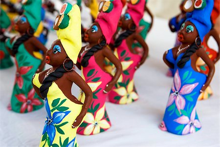 souvenires recuerdos - Souvenir traditional Cuban lady statues for sale in craft market in Trinidad, Sancti Spiritus Province, Cuba, West Indies, Central America Foto de stock - Con derechos protegidos, Código: 841-05784615