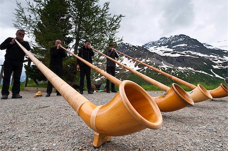 switzerland - Men playing alpenhorn or alpine horn, Switzerland, Europe Foto de stock - Con derechos protegidos, Código: 841-05784875